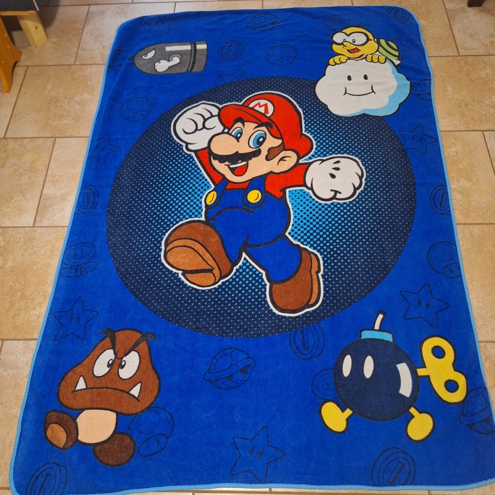 Super Mario Bros Blanket 80x60 Large Throw 2010 Nintendo Licensed Mario Goomba